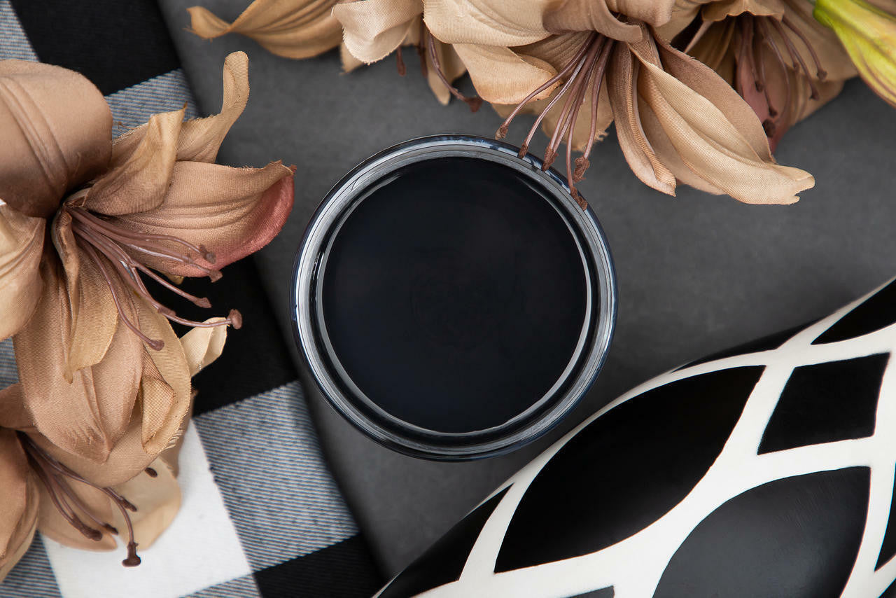 Dixie Belle Paint Caviar